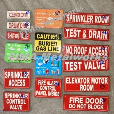 OEM Custom Reflective Indicator Sign Made of 0.5mm Thick Aluminum